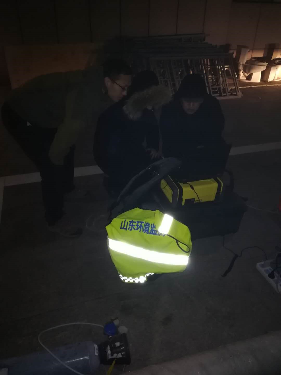 泄露現(xiàn)場攜帶PF-300開展應急監(jiān)測