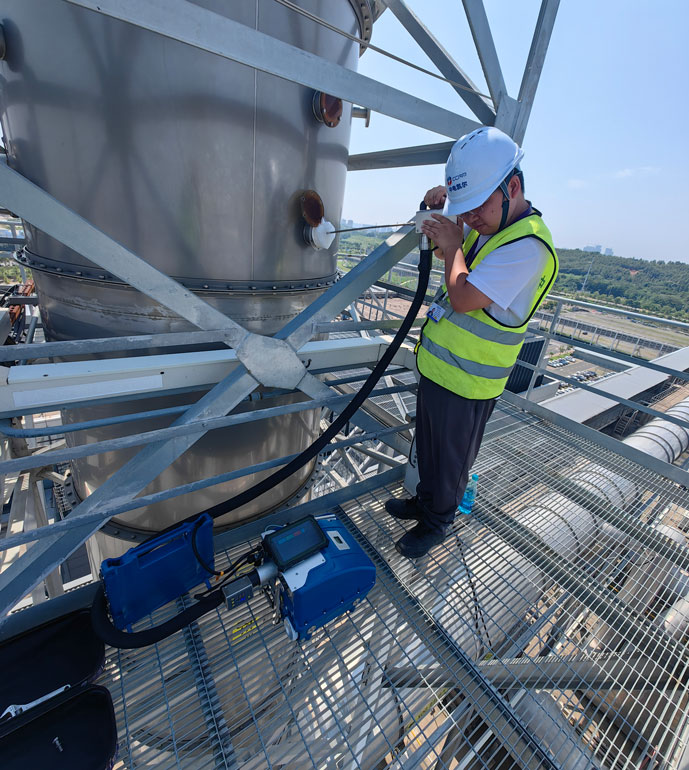 配合湖北環境監測站進行非甲烷總烴項目現場測試